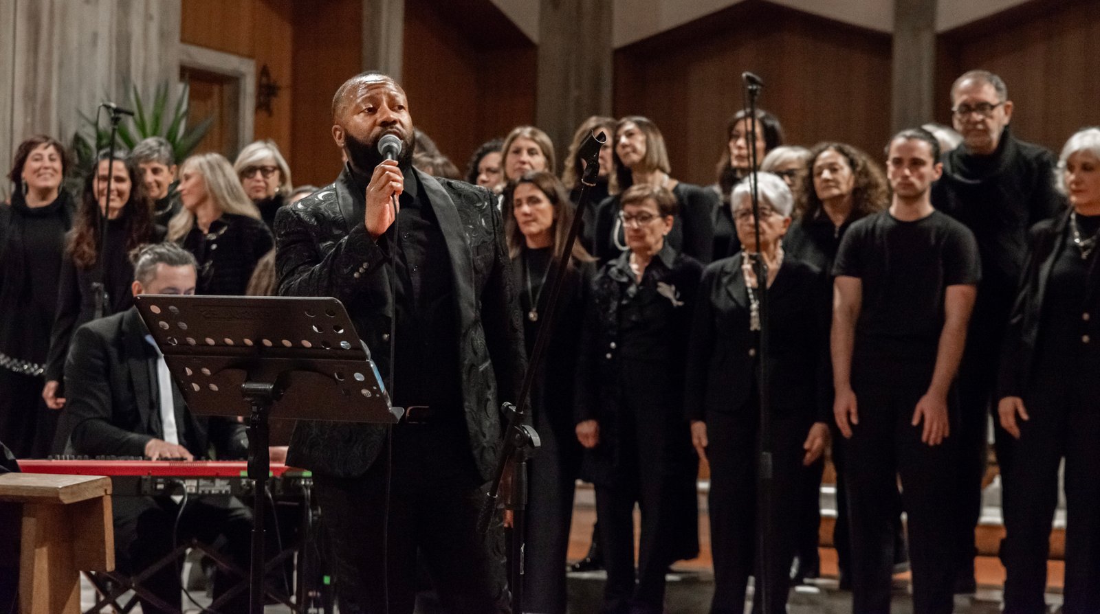 Jemero Carter singing with choir in Italy