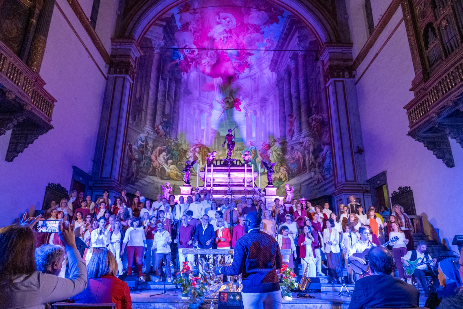 Kingdomology choir performance in Italy